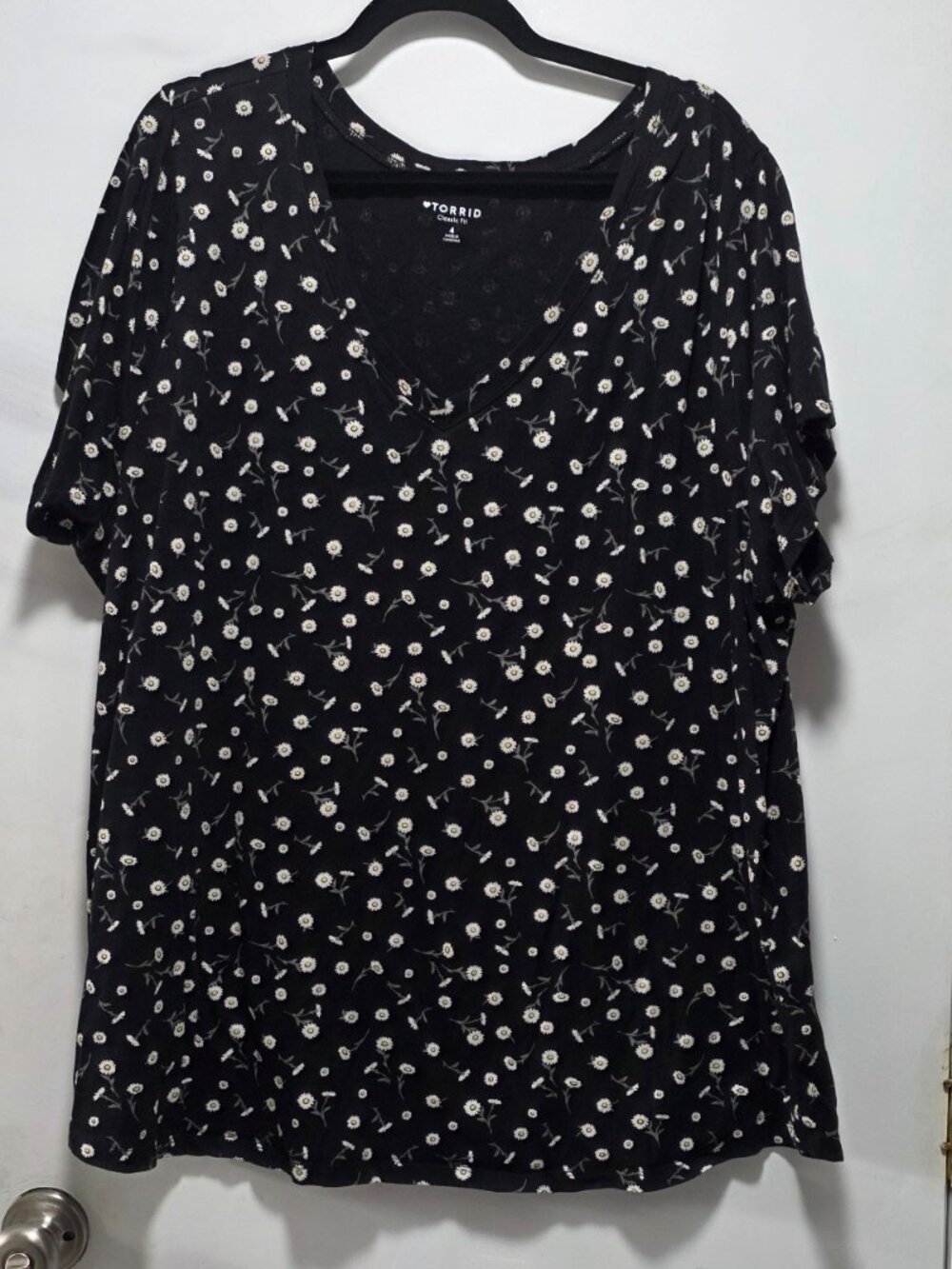 Worn Once Torrid Size 4 Floral Classic Fit Tee